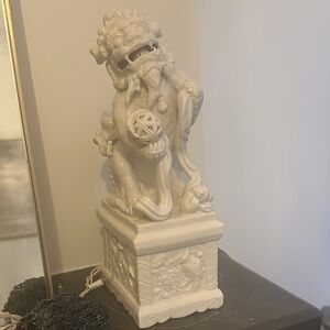 Elegant White antique Ceramic Foo Dog Statue